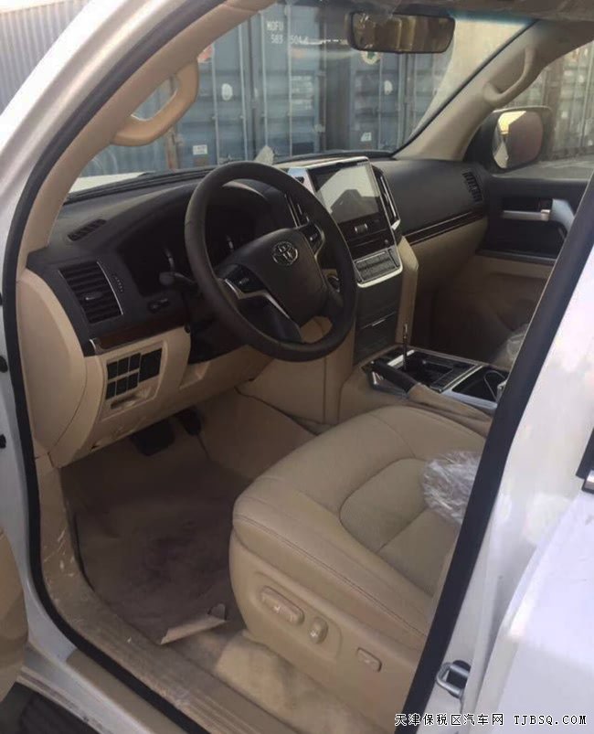 17款丰田酷路泽5700中东版 7座/天窗/熏黑灯现车98.9万