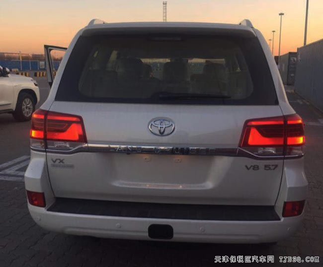 17款丰田酷路泽5700中东版 7座/天窗/熏黑灯现车98.9万