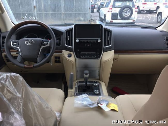 17款丰田酷路泽5700中东版 12气囊/天窗/七座现车98.5万