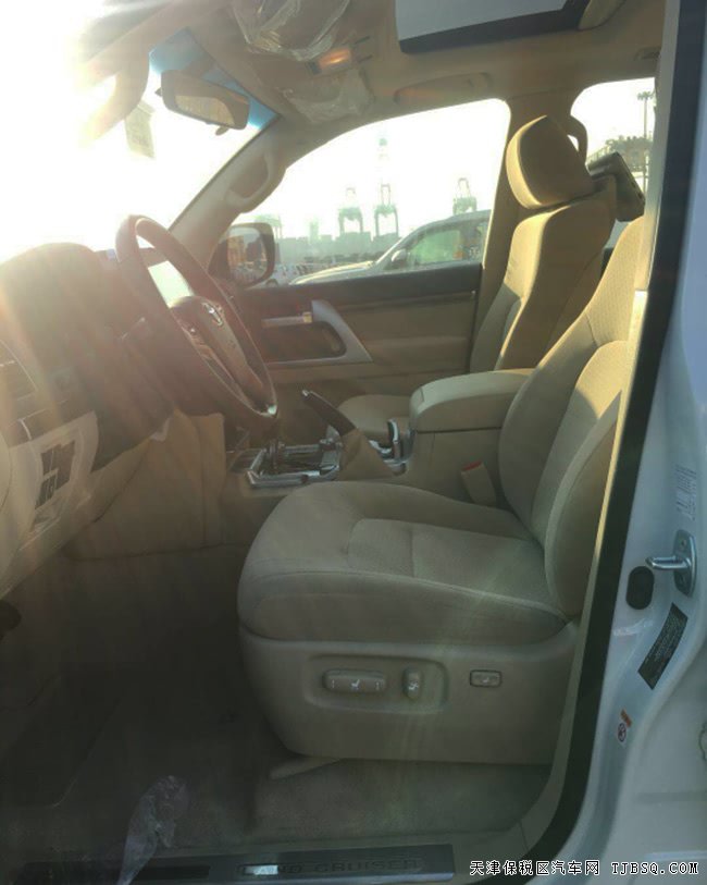 17款丰田酷路泽5700中东版 前后包围/天窗/18轮现车97万