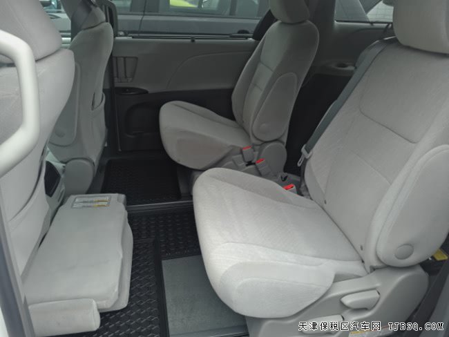 2017款丰田塞纳3.5L两驱版 17轮/八座/电动门现车43.5万