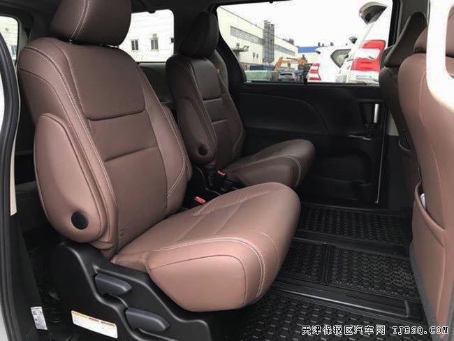 平行进口车17款丰田塞纳四驱顶配版 天津港现车59.8万