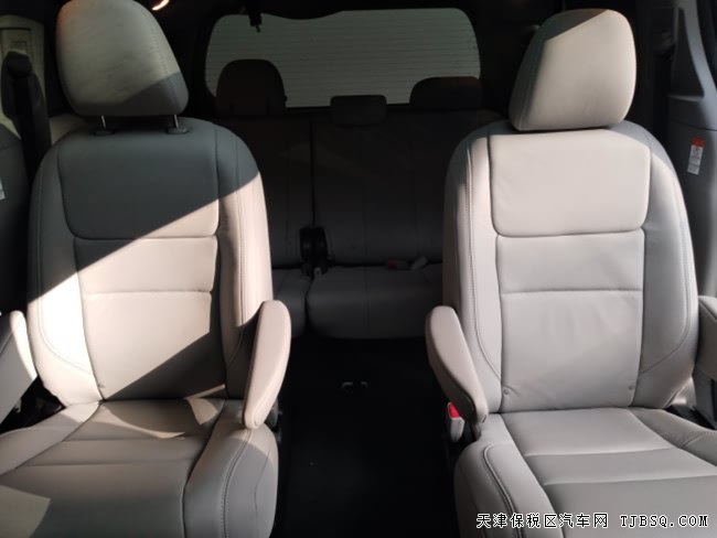 平行进口车17款丰田塞纳四驱顶配版 天津港现车57.5万起