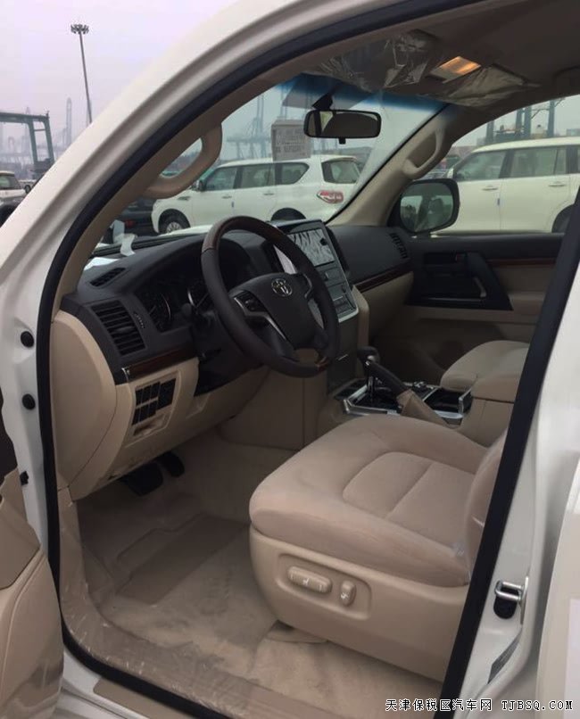 2018款丰田酷路泽4000中东版 7座/18轮现车64万优惠专享