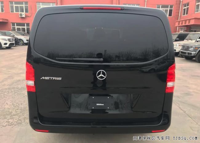 2018款奔驰METRIS加规版 金属漆/电动门/倒影现车52万购