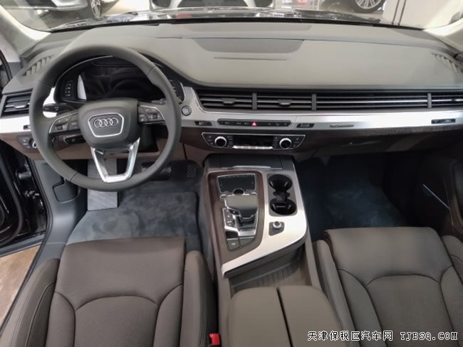 2018款奥迪Q7加规版 7座/21轮/雷达测距/豪华包现车95万