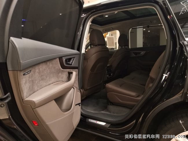 2018款奥迪Q7加规版 7座/21轮/雷达测距/豪华包现车95万