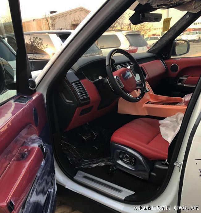 17款路虎揽胜3.0T柴油创世加长版 21轮/创世包现车153万