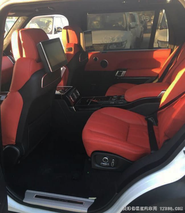 17款路虎揽胜柴油创世加长版 21轮/4座/创世包现车153万