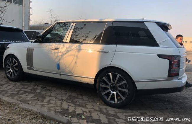 17款路虎揽胜3.0T柴油加长版 创世包/4座/21轮现车149万