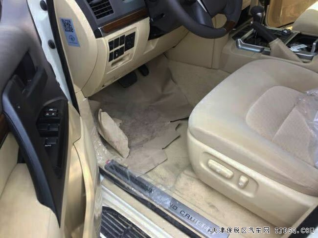 2017款丰田酷路泽4600中东版 7座/18轮/8气囊现车88.8万