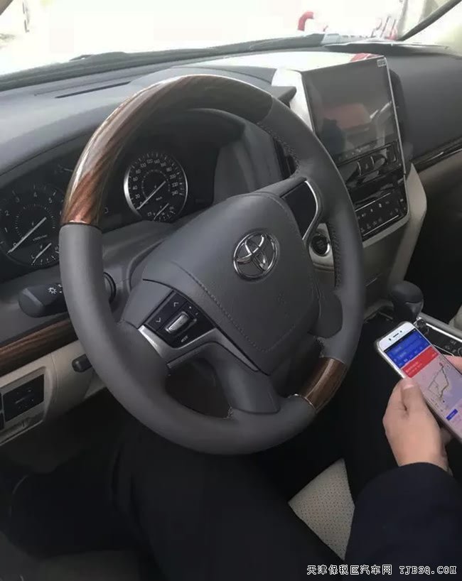 2018款丰田兰德酷路泽中东版 4.0L现车津城乐享