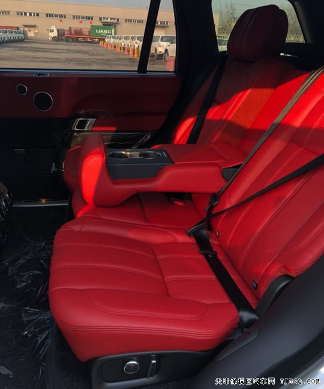 17款路虎揽胜3.0T柴油创世加长版 21轮/创世包现车154万