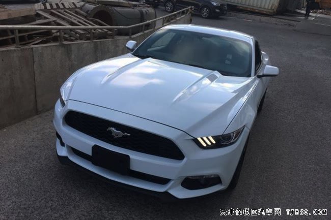 2017款福特野马2.3T加规版 19熏黑轮/性能包现车31.3万