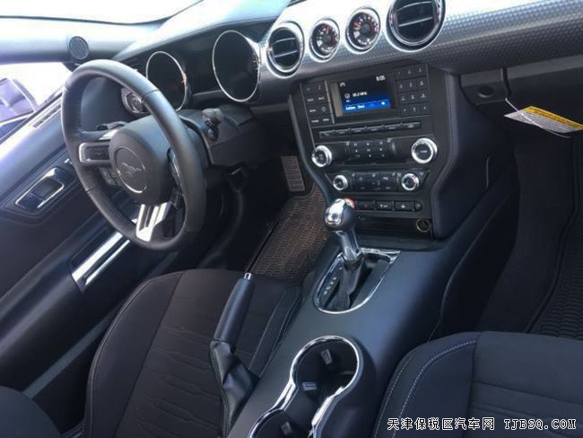 2017款福特野马2.3T加规版 19熏黑轮/性能包现车31.3万