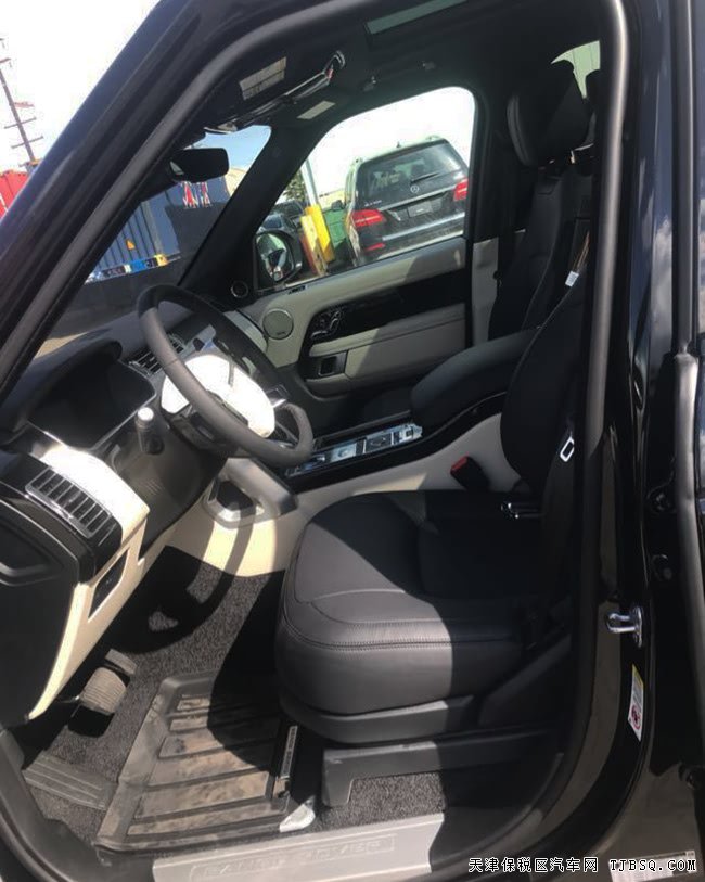 18款路虎揽胜3.0T行政汽油版 全景天窗/20铝轮现车132万