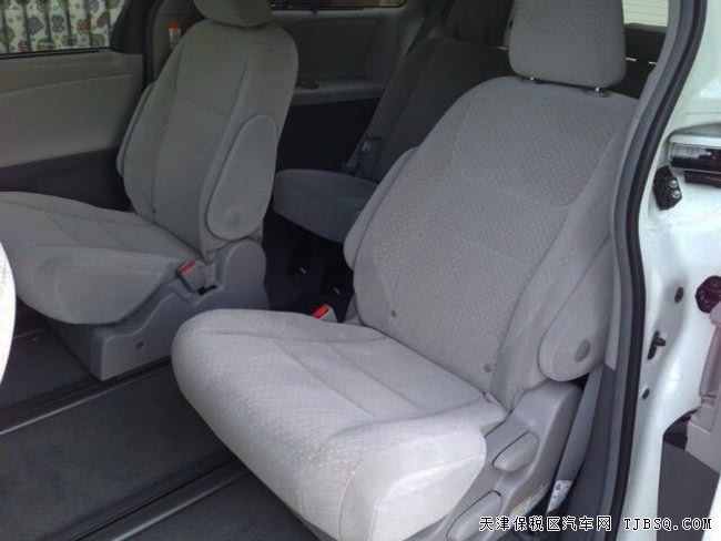 2018款丰田塞纳四驱标配版 雷达测距/7座/18轮现车51万