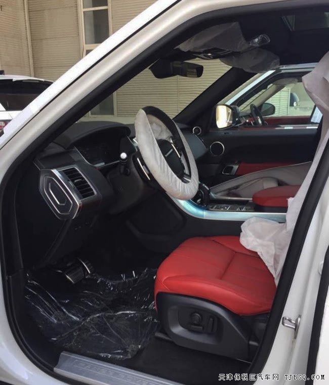 2017款路虎揽胜运动汽油版 21轮/全景天窗/雷测现车93万