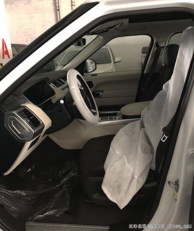 17款路虎揽胜运动柴油版 20轮/全景/打孔真皮现车84.5万