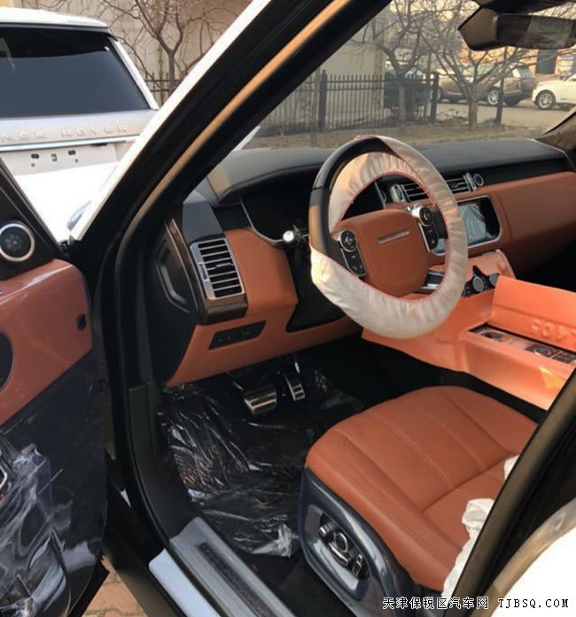 17款路虎揽胜3.0T柴油创世加长版 21轮/创世包现车150万