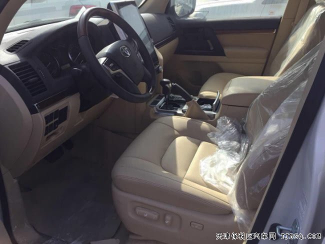2017款丰田酷路泽4600中东版 18轮/天窗/8气囊现车88万