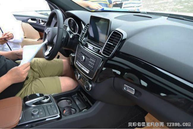 2018款奔驰GLE400中东版 经典运动越野尊享极致