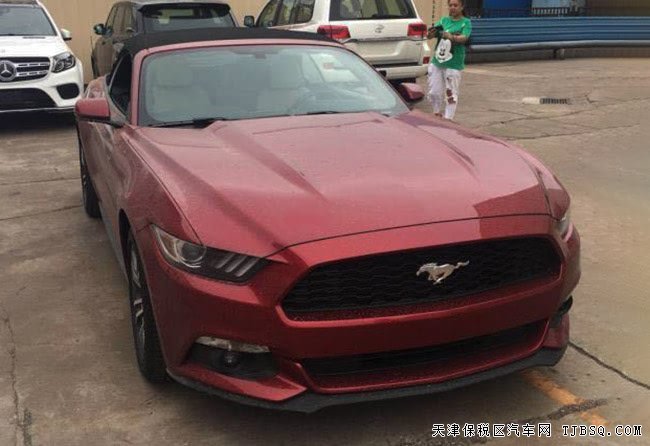 2017款福特野马2.3T加规版 敞篷版跑车现车45.5万优惠购