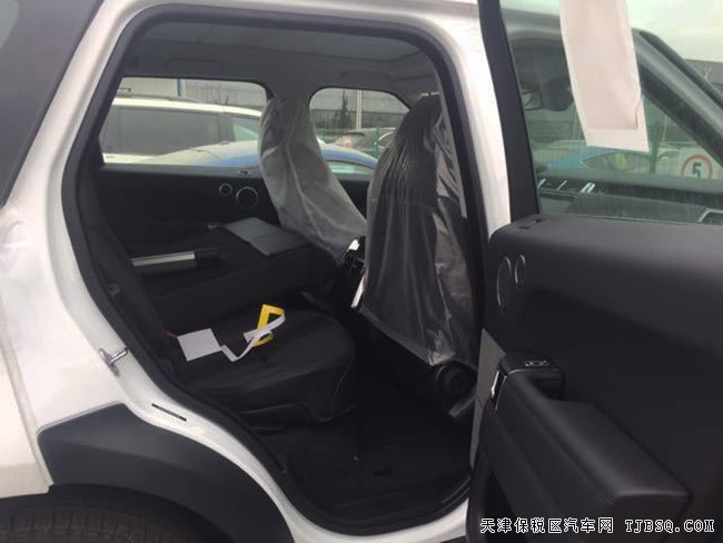 2017款路虎揽胜运动汽油版 20轮/全景天窗现车79.3万购