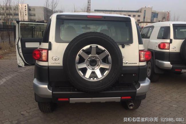 17款丰田FJ酷路泽4.0L中东版 8气囊/17轮现车53.5万优享