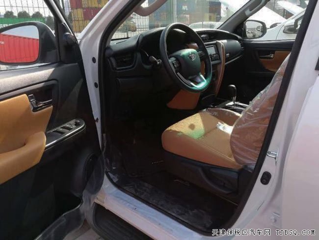 2018款丰田穿越者2.7L中东版 3气囊/17轮/底挂现车30万