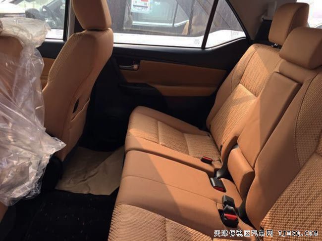 2018款丰田穿越者2.7L中东版 3气囊/17轮/底挂现车30万