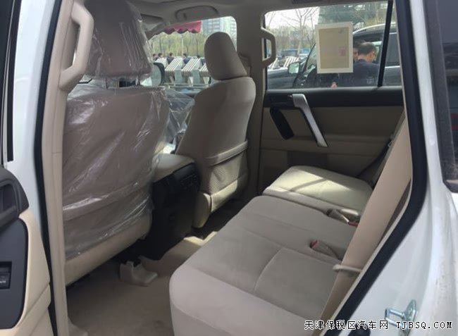 2018款丰田霸道2700中东版 后挂备胎/天窗/17轮现车49万