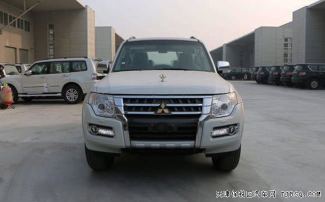 2018款三菱帕杰罗V97中东版 18轮/后差/天窗现车34.3万
