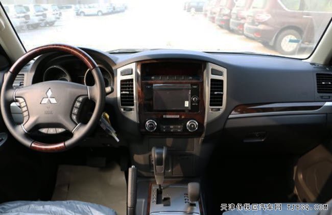 2018款三菱帕杰罗V97中东版 18轮/后差/天窗现车34.3万