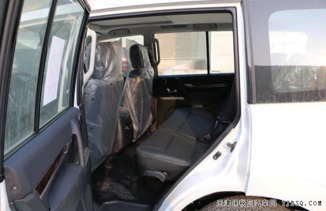 2018款三菱帕杰罗V97中东版 18轮/后差/天窗现车34.3万