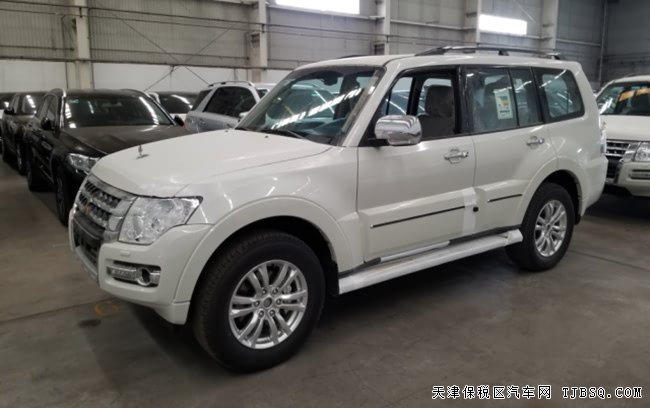 2018款三菱帕杰罗V97中东版 双差/18轮/天窗现车36.8万
