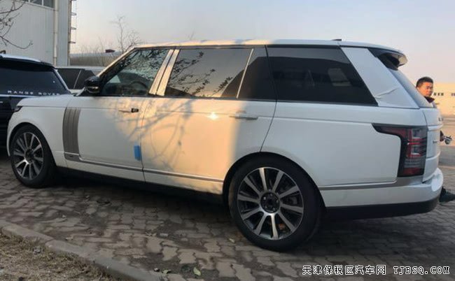 17款路虎揽胜3.0T柴油创世加长版 21轮/创世包现车141万