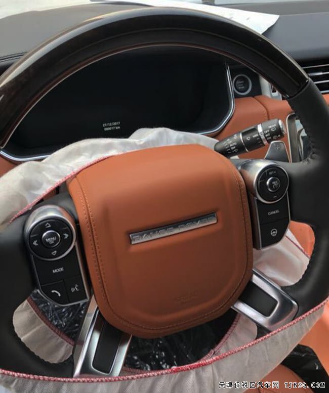 17款路虎揽胜3.0T柴油创世加长版 21轮/创世包现车141万