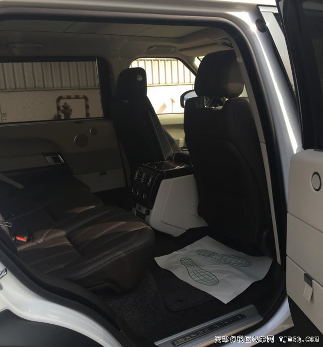 17款路虎揽胜3.0T汽油Vogue加长版 20轮/全景现车132万