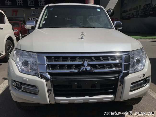 2018款三菱帕杰罗V97中东版 经典7座SUV优惠酬宾