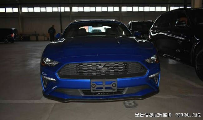 18款福特野马2.3T加规版跑车 10速/17轮现车30万优惠巨献