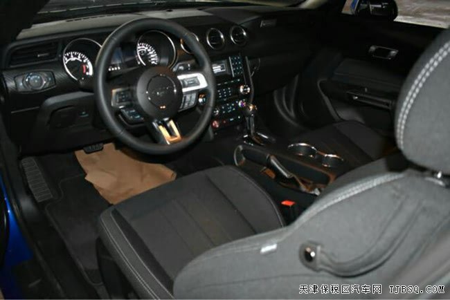 18款福特野马2.3T加规版跑车 10速/17轮现车30万优惠巨献