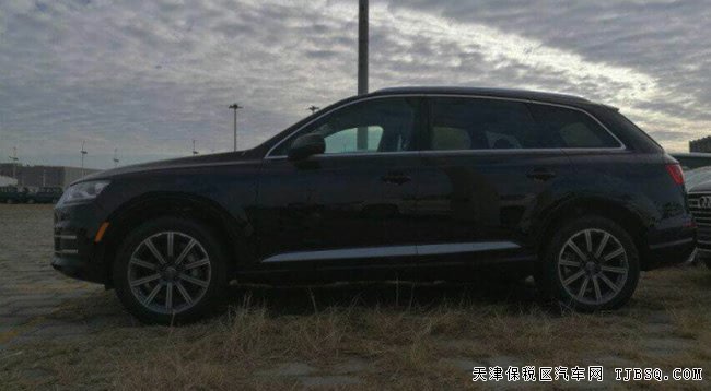 2018款奥迪Q7加规版 手写板/全景天窗/7座现车65万预订