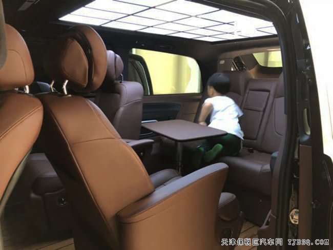 2018款奔驰METRIS美规版 7座/电动门/后排桌板现车63万