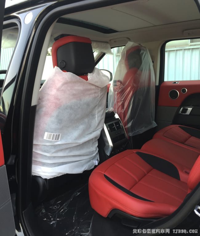 18款路虎揽胜运动汽油版 滑动全景/21轮/双屏现车90.3万