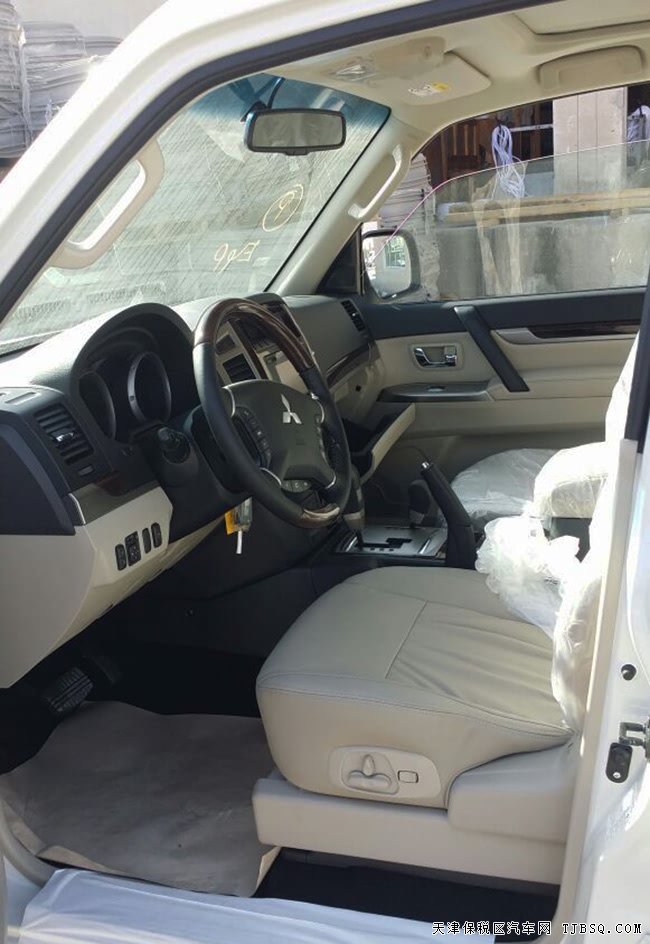 2018款三菱帕杰罗V97中东版 大天窗/七座真皮现车33.5万