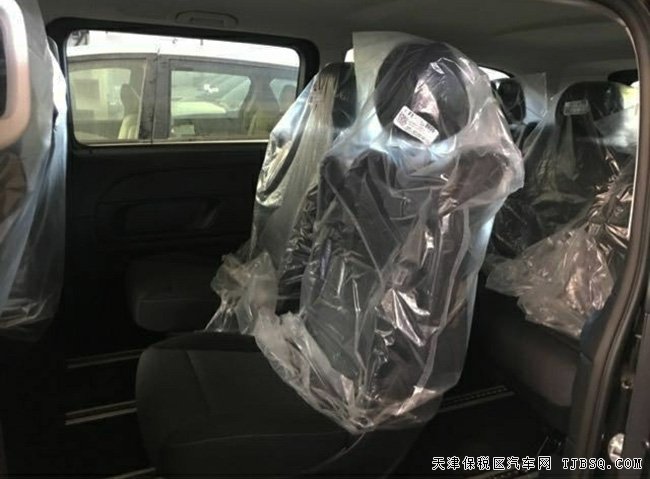18款奔驰V250中东版7座MPV 7速/双电动门/17轮现车54万