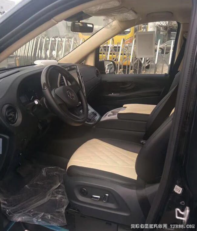 2018款奔驰METRIS美规版 双电动门/17轮/小桌板现车56万