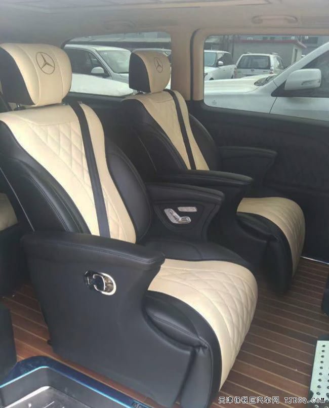 2018款奔驰METRIS美规版 双电动门/17轮/小桌板现车56万