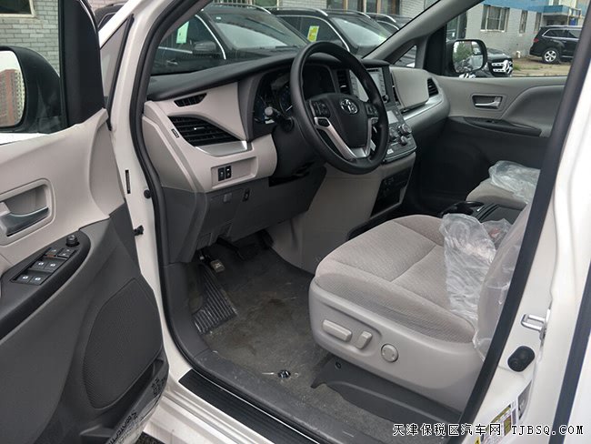 18款丰田塞纳3.5L两驱版 17轮/七座/三区空调现车43.4万